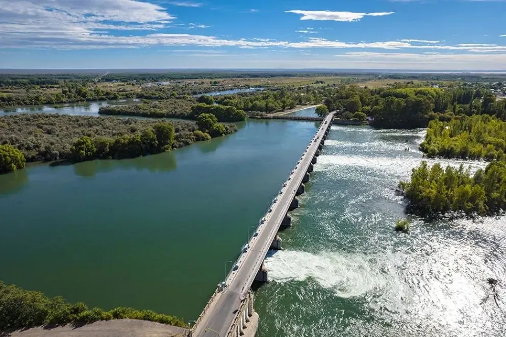 Dique Ingeniero Ballester, sobre el río Neuquén.