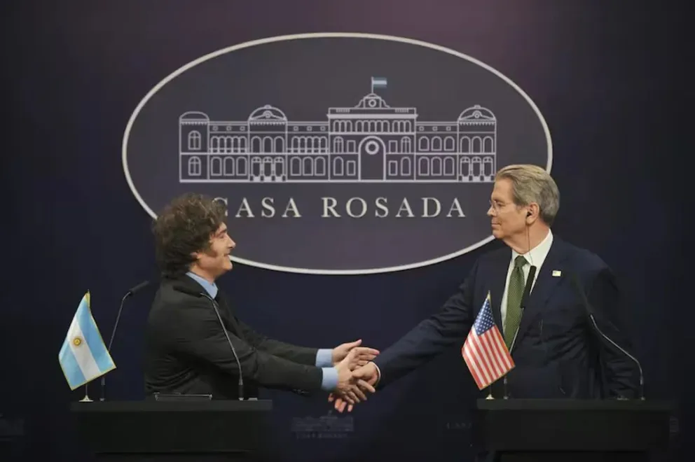 Javier Milei y  Scott Bessent 