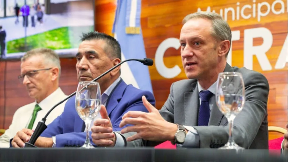Fiscal general subrogante Agustín García, fiscal jefe Gastón Liotard y Ramón Rioseco, intendente de Cutral Co.