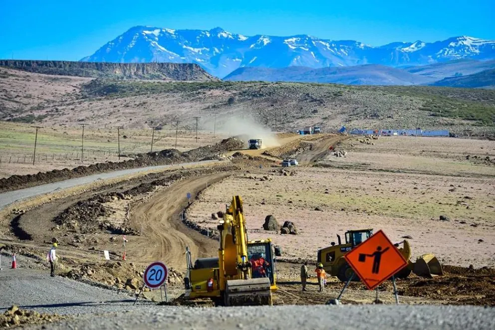 Obra sobre la ruta provincial 43 en la región del Alto Neuquén.