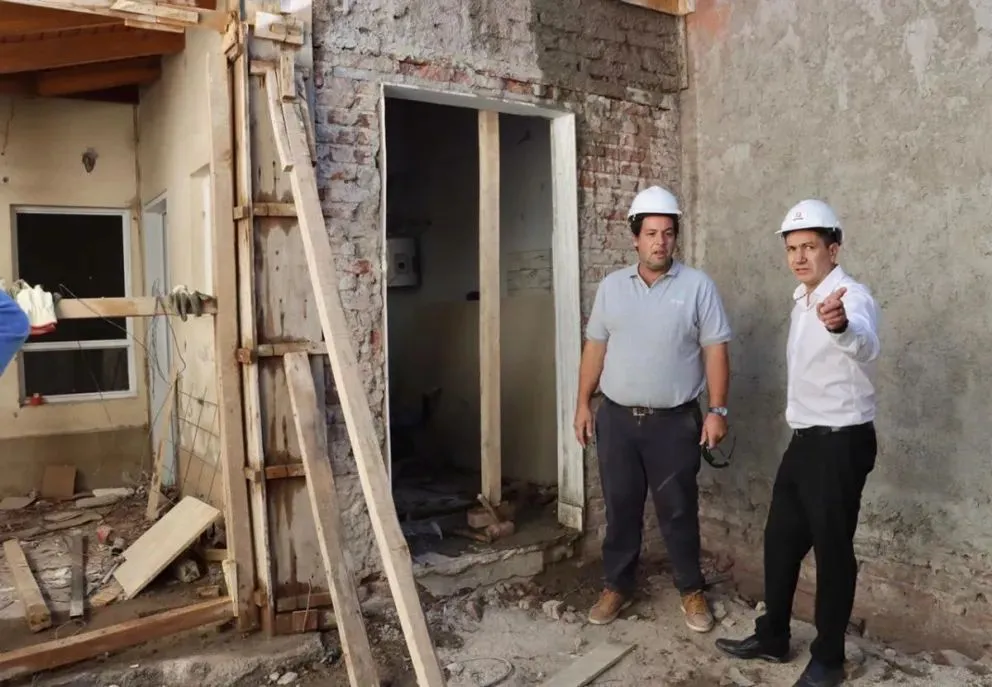 Mario Moya durante la recorrida por la obra