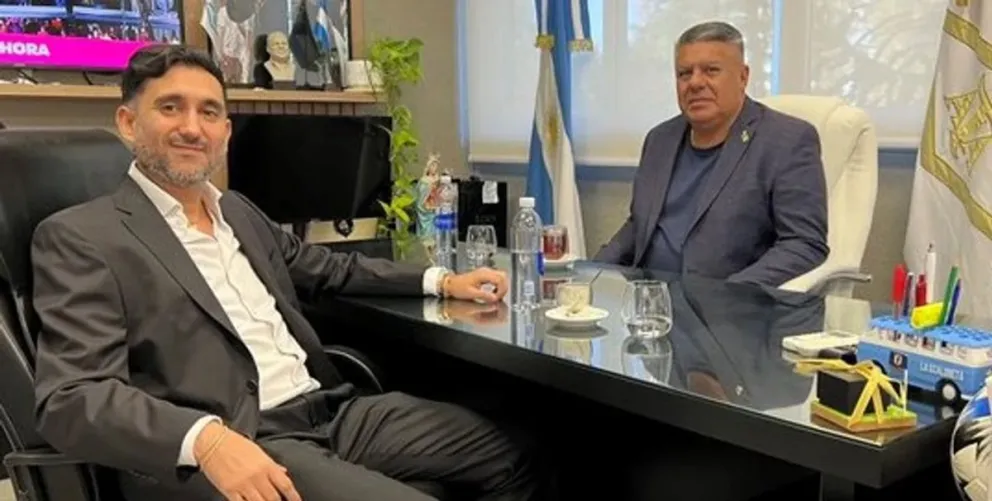 Ariel Vallejo junto a Claudio Tapia
