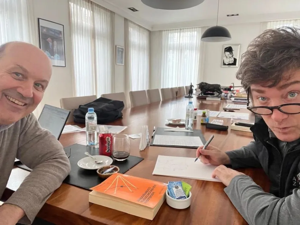Federico Sturzenegger y Javier Milei