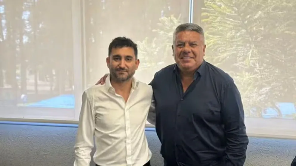 Ariel Vallejo junto a Chiqui Tapia